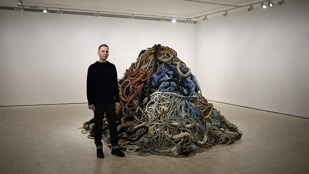 david shrigley exhibition of old rope